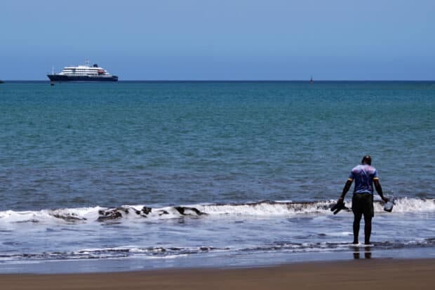 Cruise ship awaits aid after 3 die in suspected hantavirus outbreak
