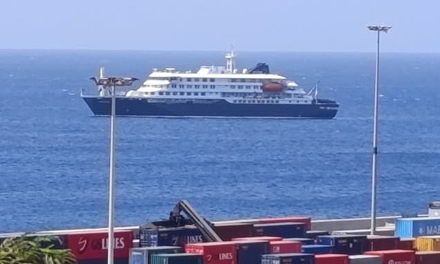 Four Australians stranded at sea as rat-borne virus breaks out on cruise ship, leaving three dead